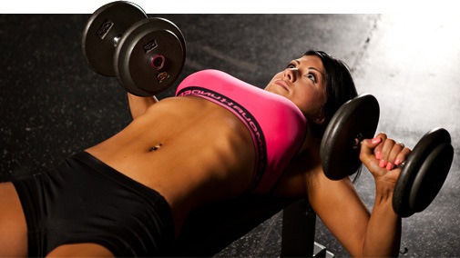 Какими упражнениями можно накачать грудные мышцы девушке